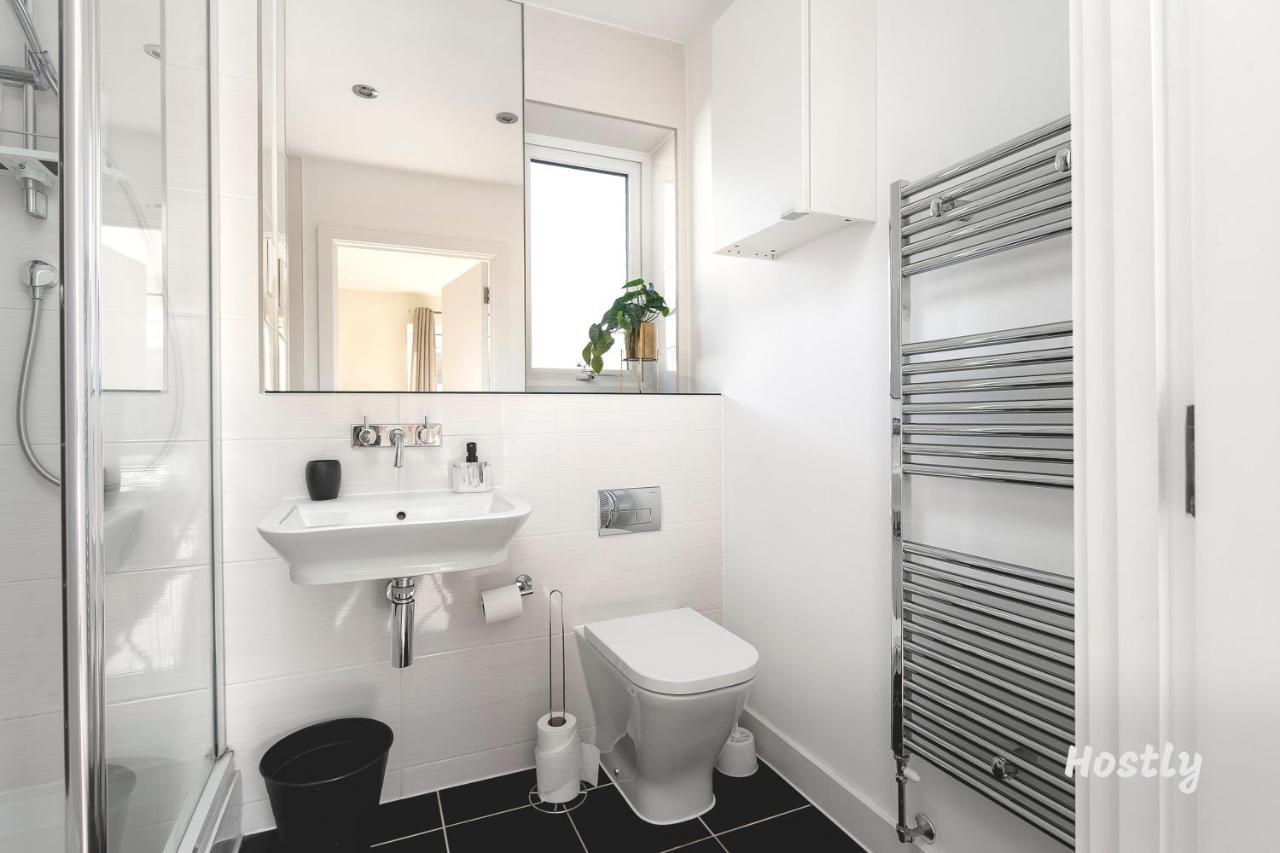 Puffin Way - Comfortable, Spacious House With Parking レディング エクステリア 写真