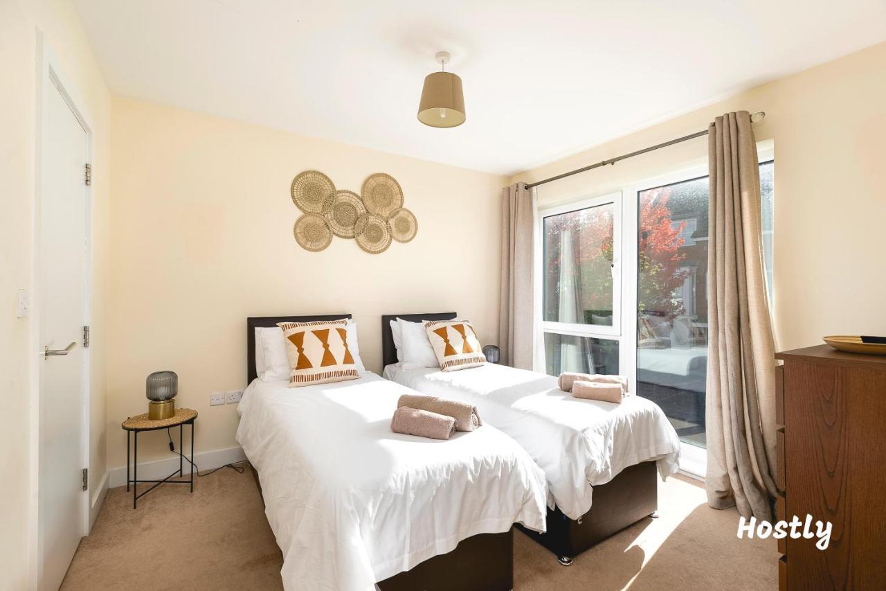 Puffin Way - Comfortable, Spacious House With Parking レディング エクステリア 写真