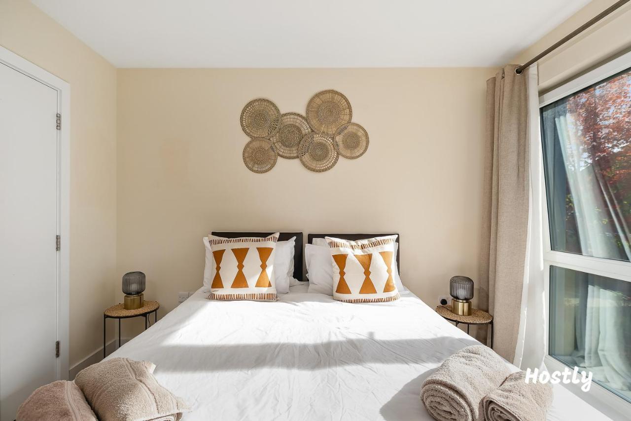 Puffin Way - Comfortable, Spacious House With Parking レディング エクステリア 写真