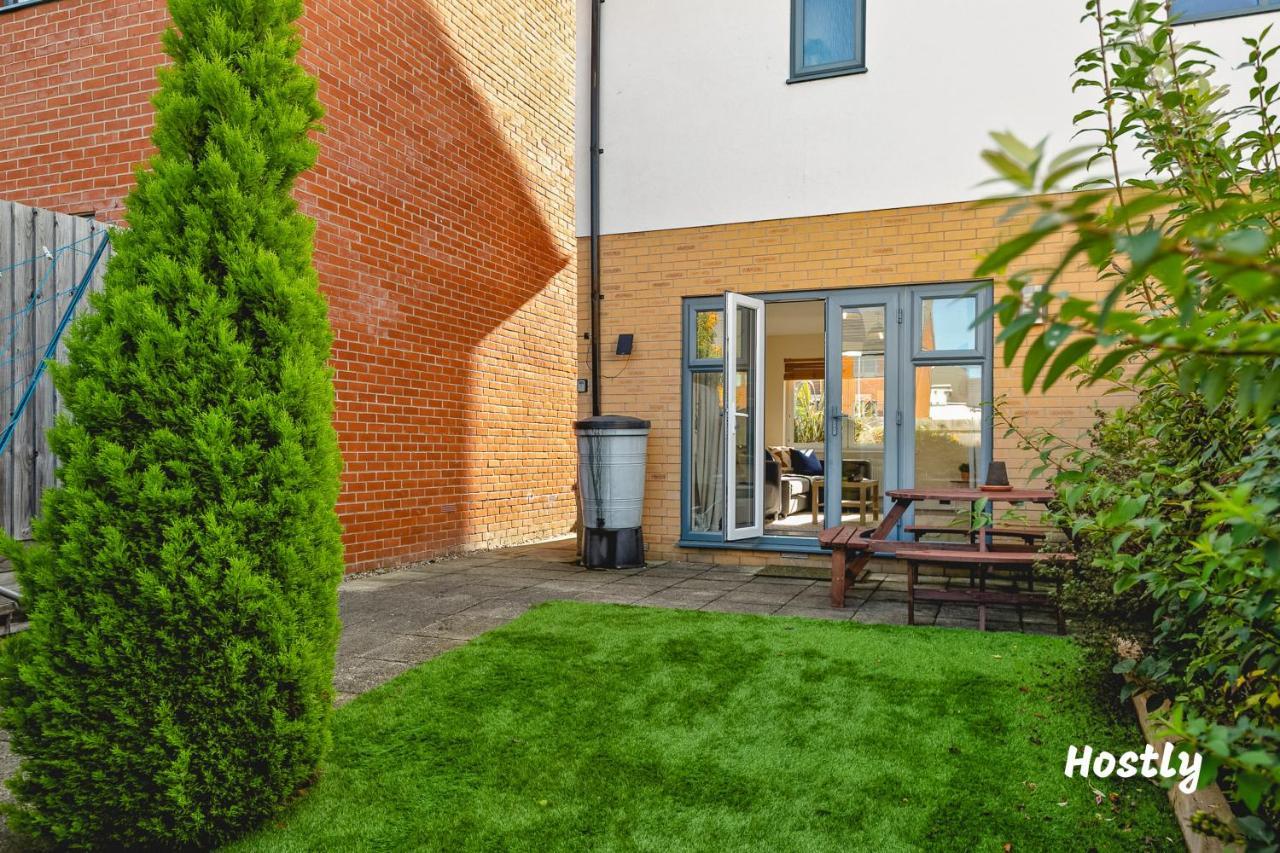 Puffin Way - Comfortable, Spacious House With Parking レディング エクステリア 写真