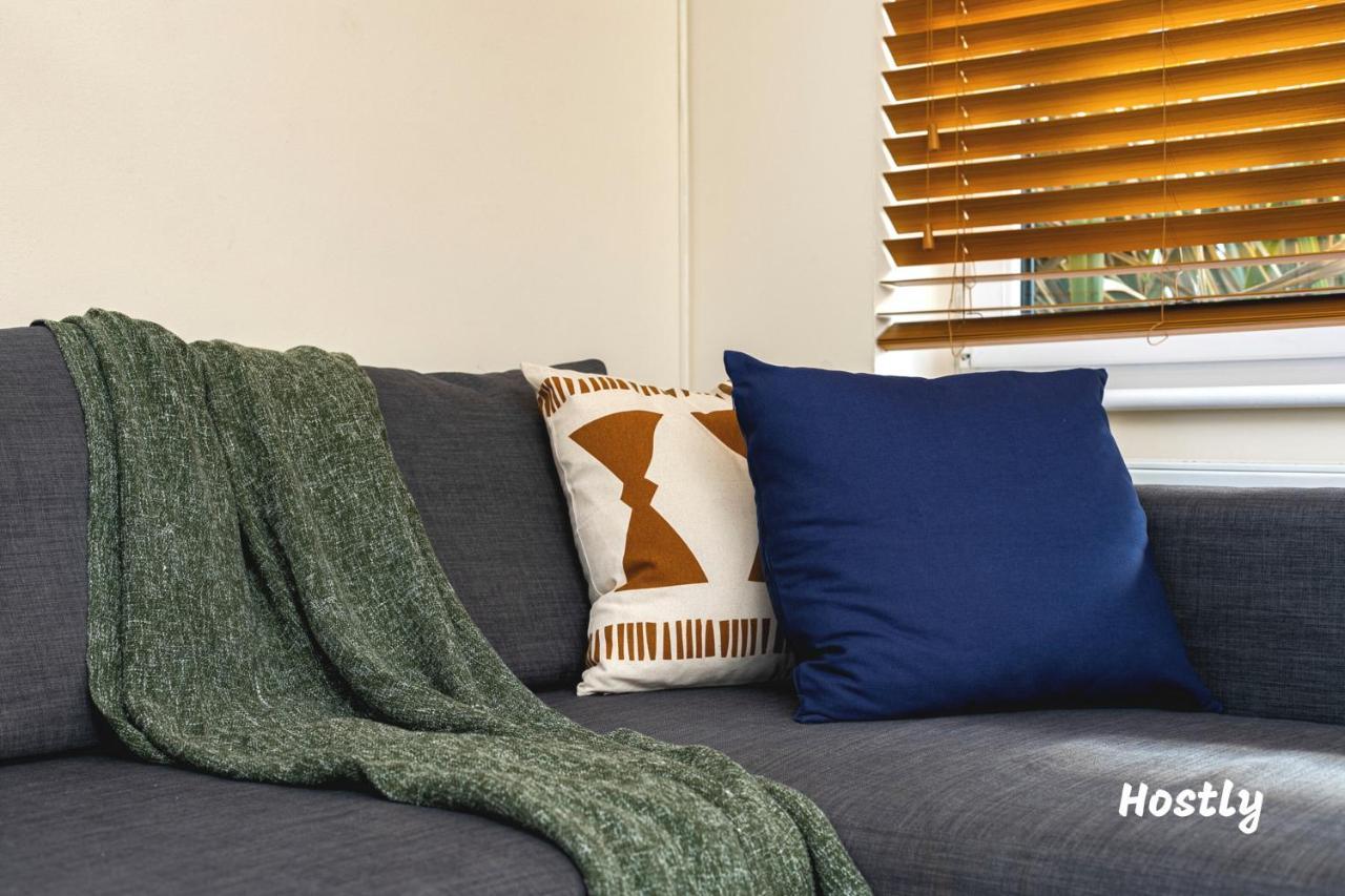 Puffin Way - Comfortable, Spacious House With Parking レディング エクステリア 写真