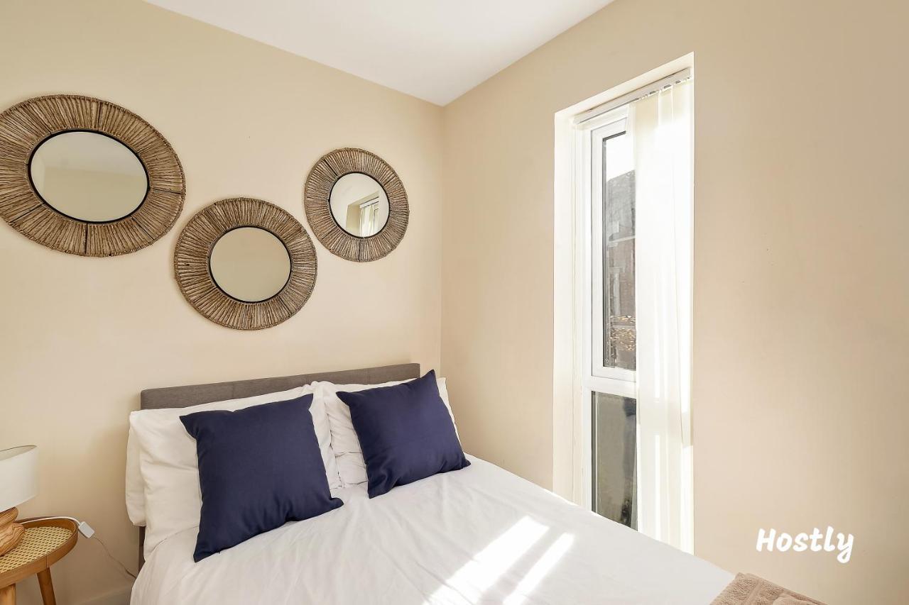 Puffin Way - Comfortable, Spacious House With Parking レディング エクステリア 写真